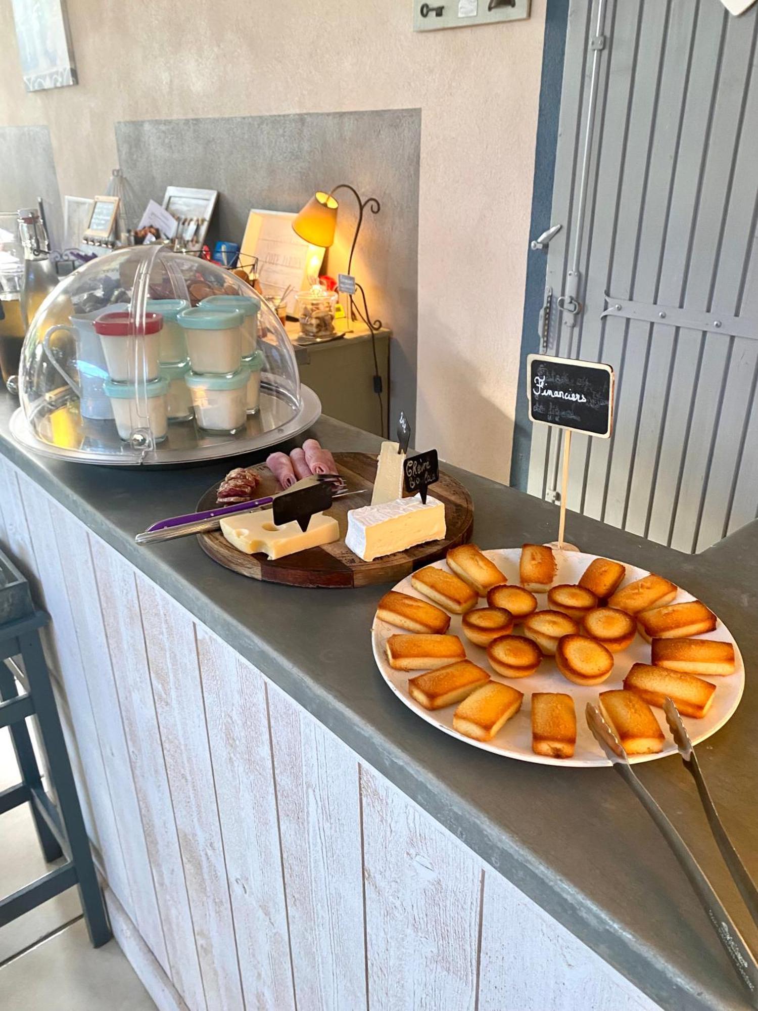 Mas Les Fleurs D'Hilaire Bed & Breakfast มงโตซ์ ภายนอก รูปภาพ