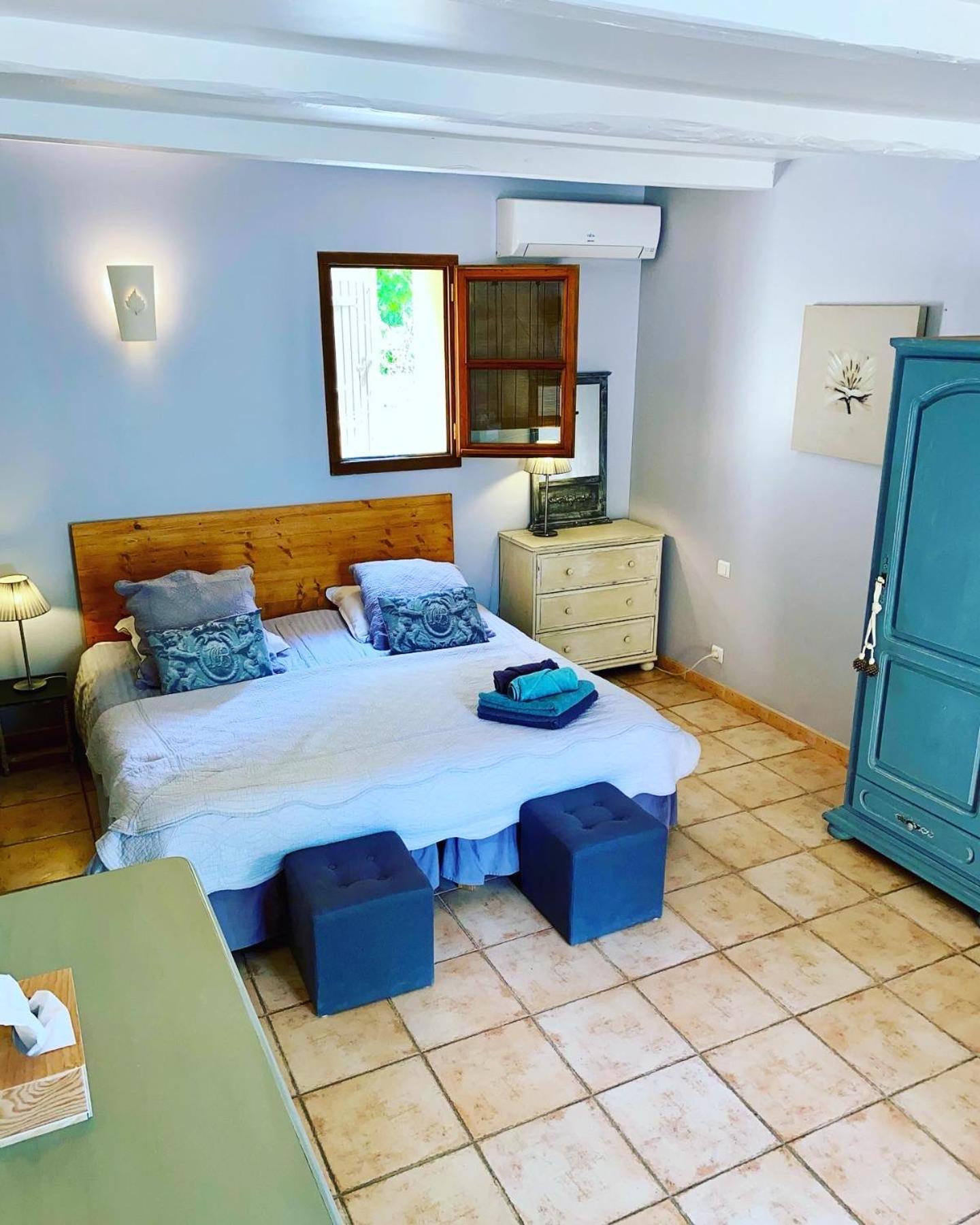 Mas Les Fleurs D'Hilaire Bed & Breakfast มงโตซ์ ภายนอก รูปภาพ